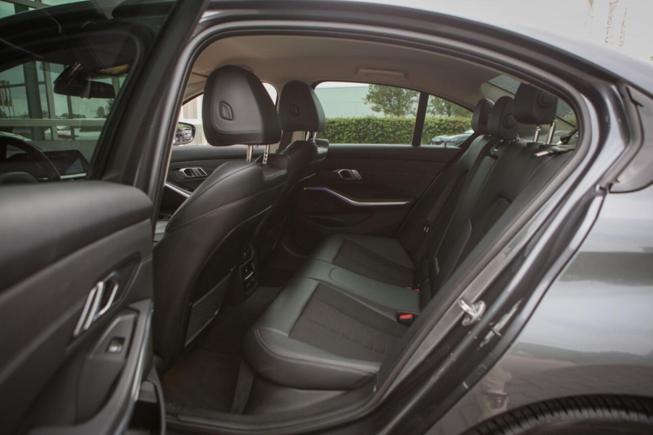 BMW 3-SERIE 320i High Executive