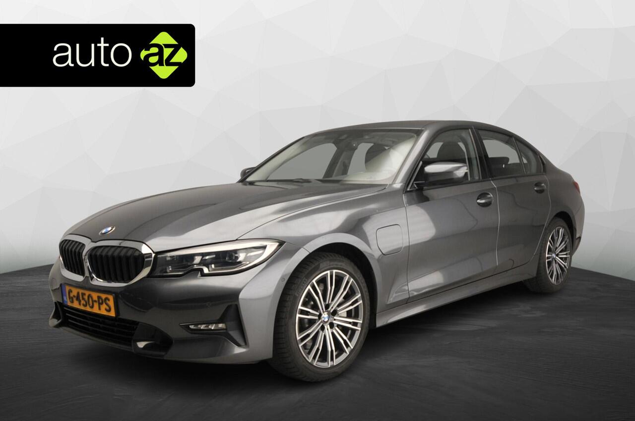 BMW 3-SERIE Sedan 330e Sportline / Leder / Sportstoelen / Park assist / LED / HIFI / Camera / Alu wielen 18 inch
