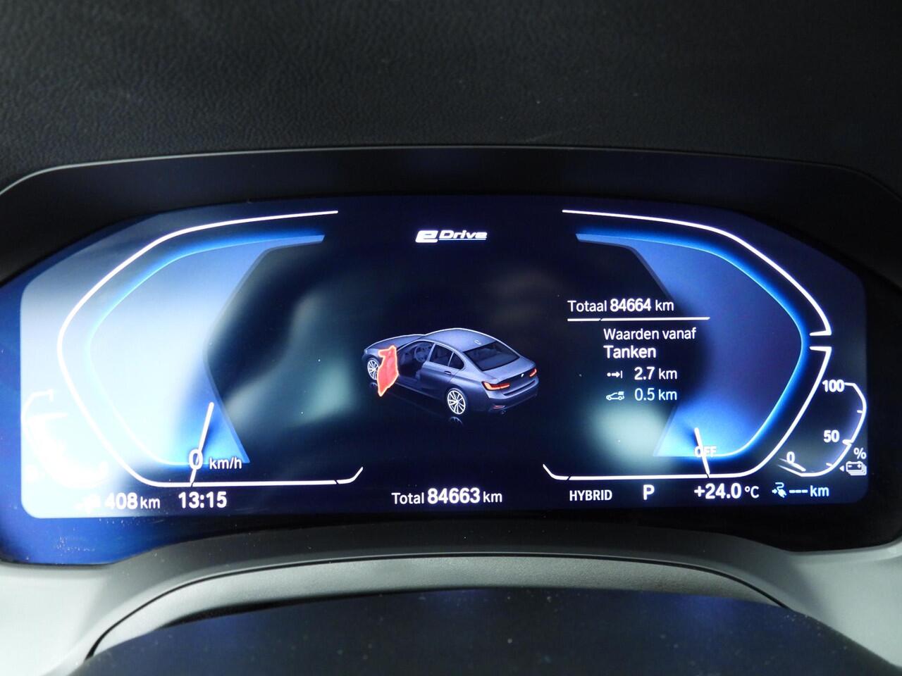 BMW 3-SERIE Sedan 330e Sportline / Leder / Sportstoelen / Park assist / LED / HIFI / Camera / Alu wielen 18 inch