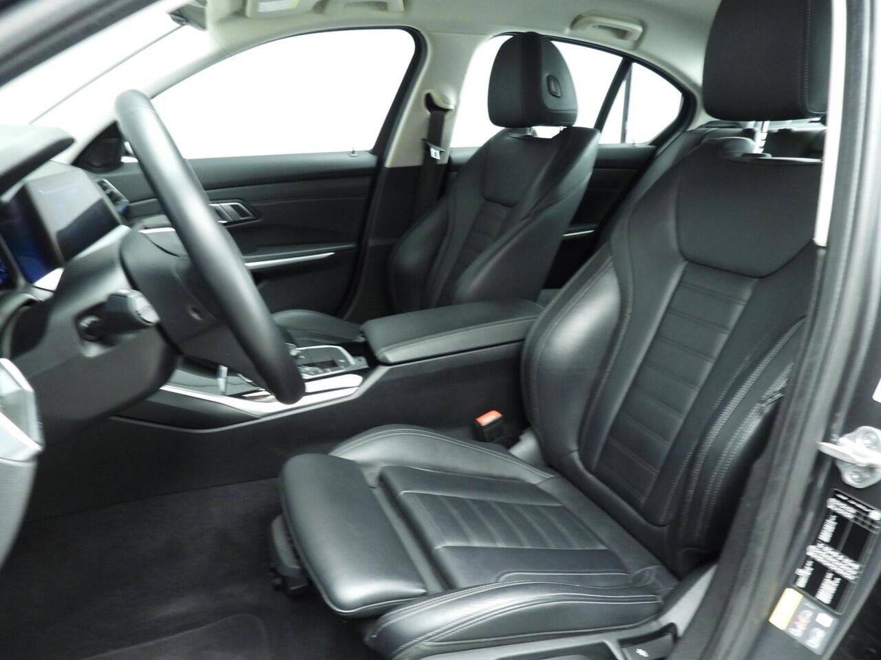 BMW 3-SERIE Sedan 330e Sportline / Leder / Sportstoelen / Park assist / LED / HIFI / Camera / Alu wielen 18 inch