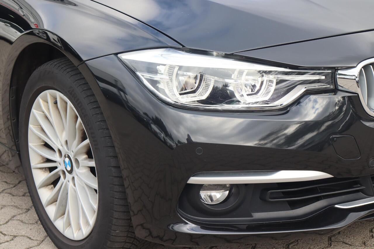 BMW 3-SERIE Touring 320i Luxury Edition (NL auto), Navigatie, Lederen interieur, Cruise control, Climate control, Stoelverwarming