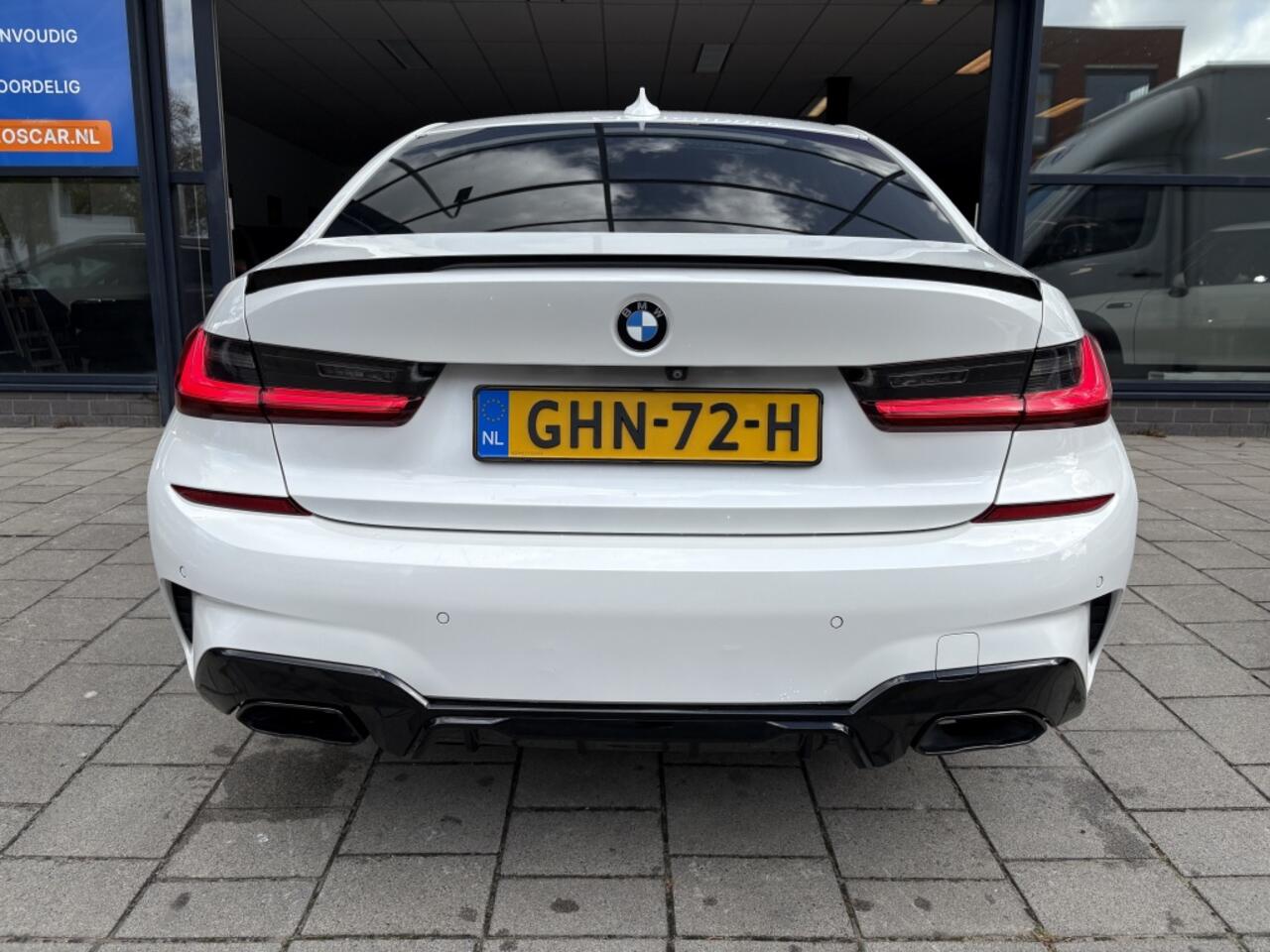 BMW 3-SERIE 330i/ head-up /keyless entry/M-Sport
