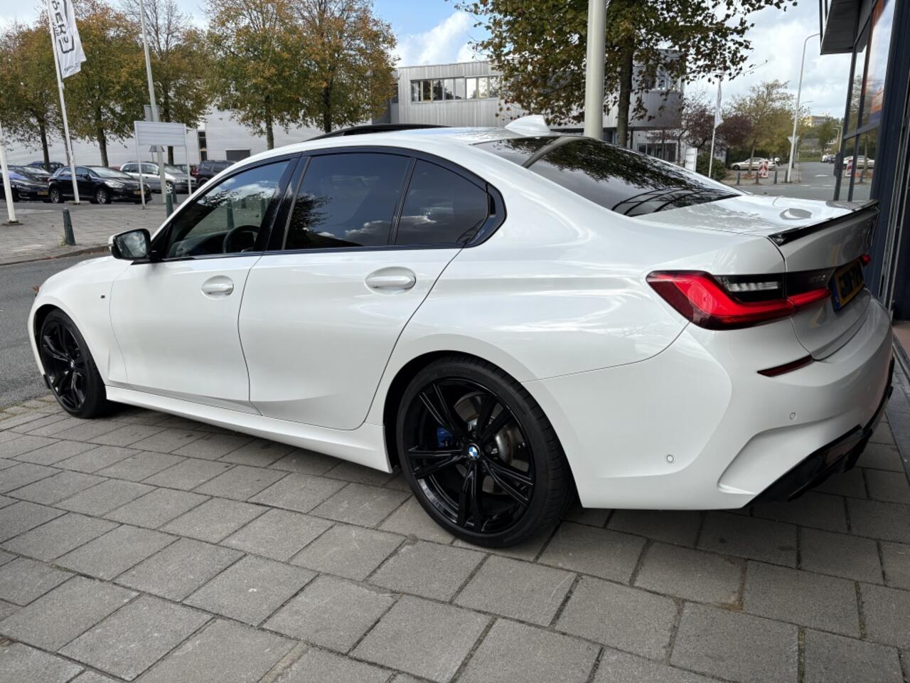 BMW 3-SERIE 330i/ head-up /keyless entry/M-Sport