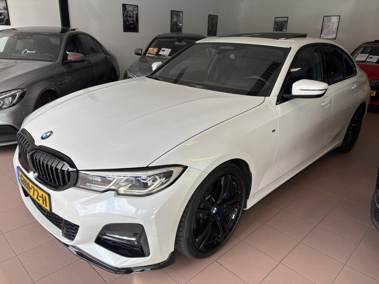 BMW 3-SERIE 330i/ head-up /keyless entry/M-Sport