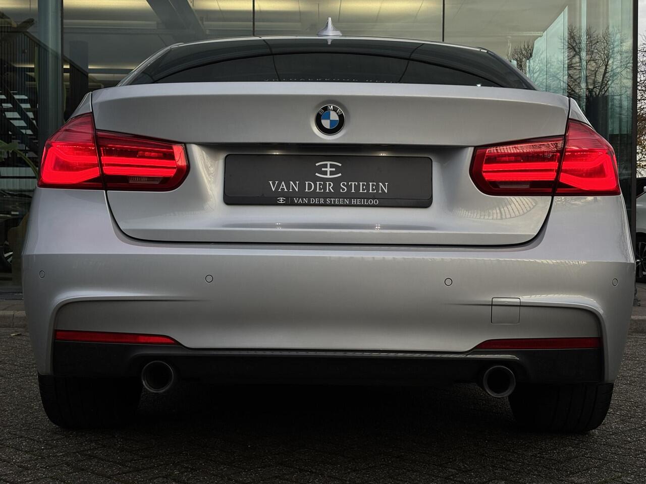 BMW 3-SERIE 320i M Sport | Alcantara Bekleding | Dealer Onderhouden