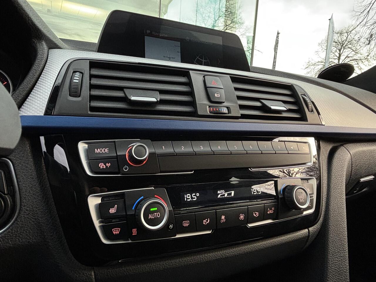 BMW 3-SERIE 320i M Sport | Alcantara Bekleding | Dealer Onderhouden