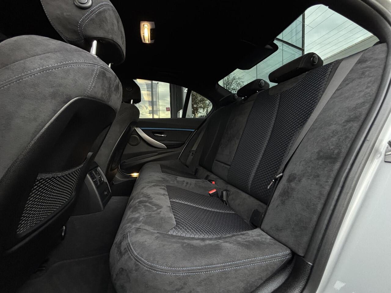 BMW 3-SERIE 320i M Sport | Alcantara Bekleding | Dealer Onderhouden