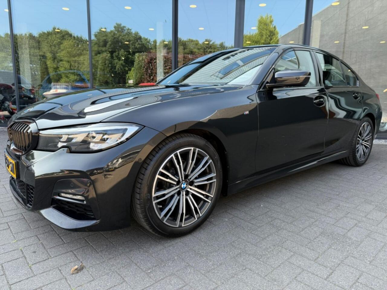 BMW 3-SERIE 320i M-Sport,1e Eig,Half Leer,LED,Carplay,Dealer OH,Lane Ass.,
