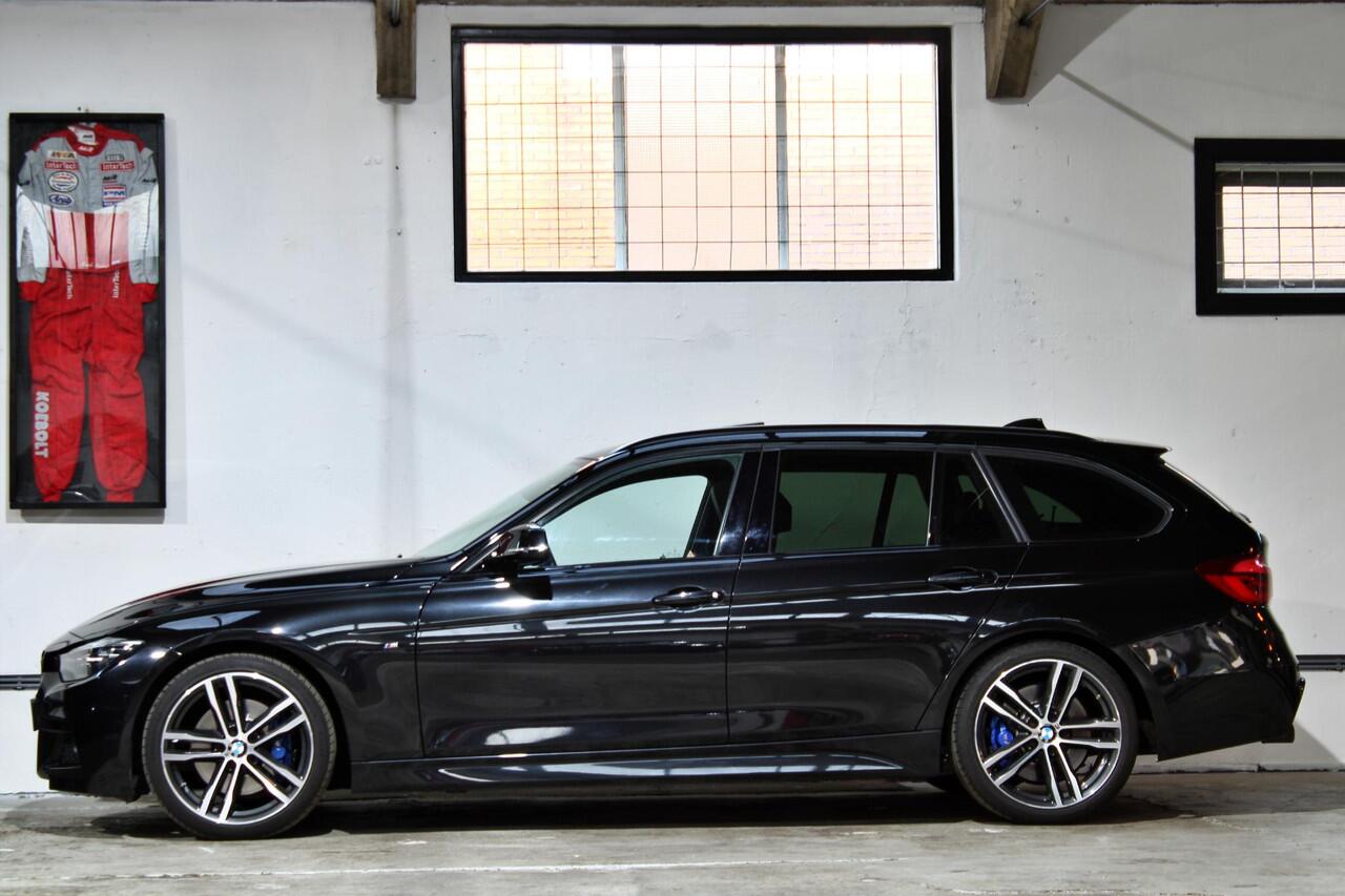 BMW 3-SERIE Touring 320i M Sport Edition | 19 inch | Panoramadak | Apple Carplay | Head-Up | NL auto |