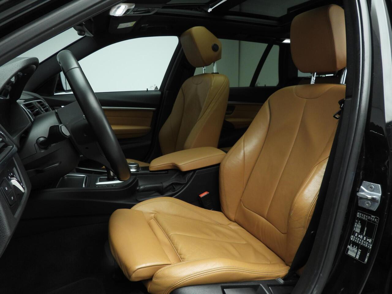 BMW 3-SERIE Touring 320i M-Sportpakket / Leder / Panoramadak / Trekhaak / Sportstoelen / HIFI / LED / Alu wielen 18 inch