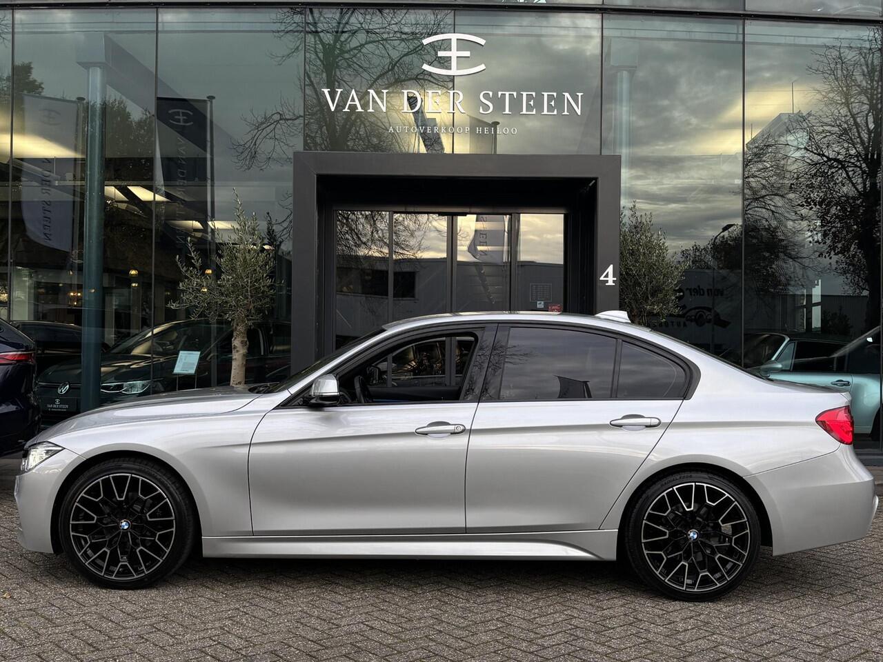 BMW 3-SERIE 320i M Sport | Alcantara Bekleding | Dealer Onderhouden
