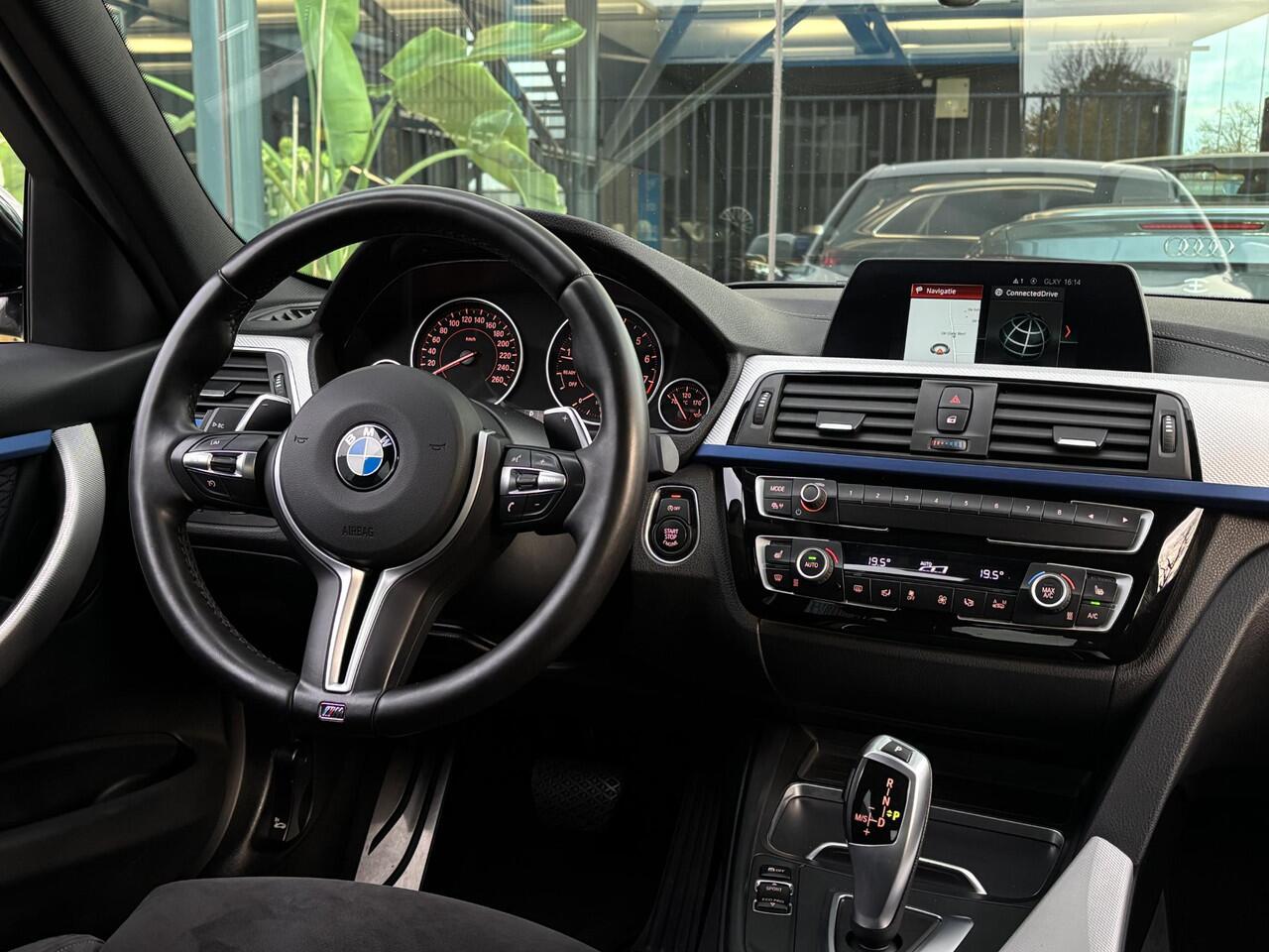 BMW 3-SERIE 320i M Sport | Alcantara Bekleding | Dealer Onderhouden