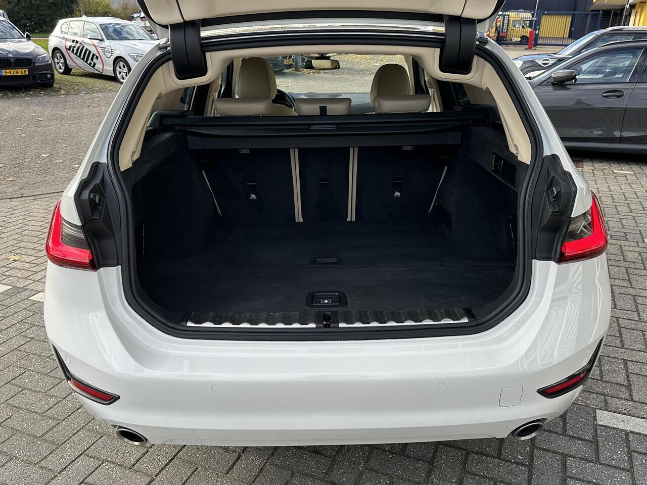 BMW 3-SERIE Touring 330i High Executive Edition Apple carplay| Live cockpit | Privacy glass