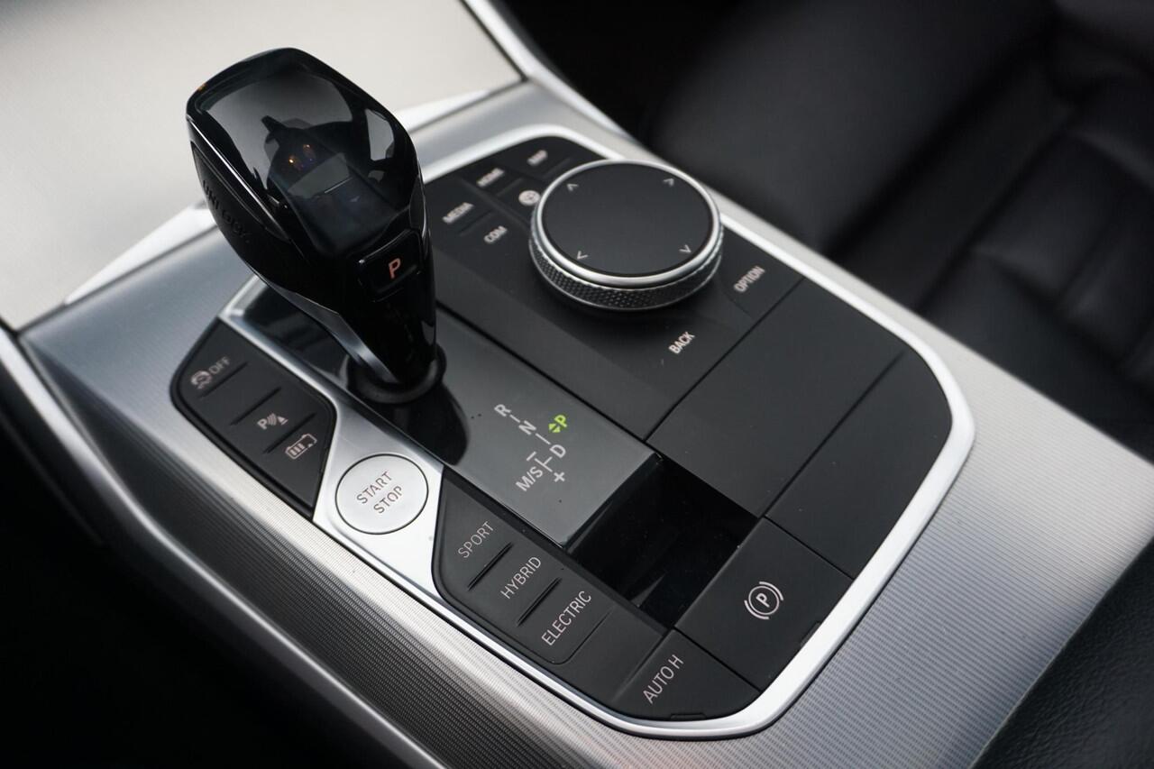 BMW 3-SERIE 330e High Executive | M Pakket | Dak | H&K | Dravitgrau