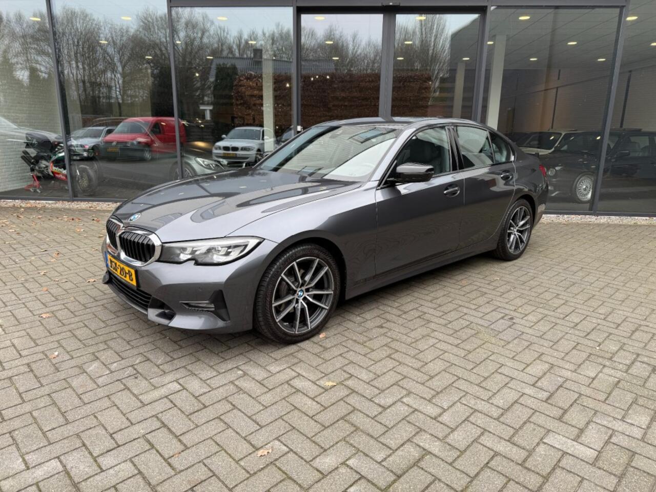 BMW 3-SERIE 320i Sportline,Leer,LED,Stoelverw,Carplay,Dealer OH