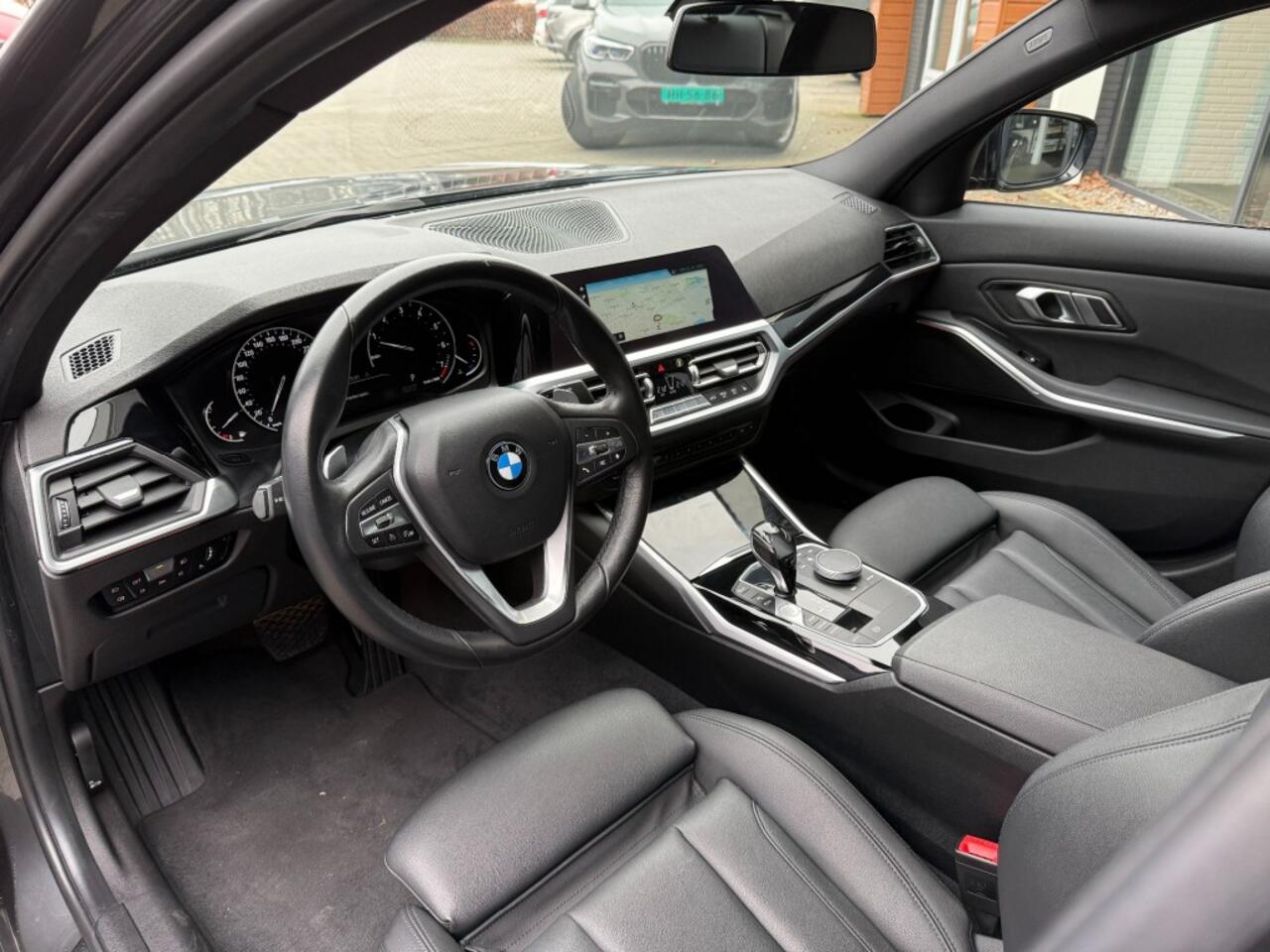 BMW 3-SERIE 320i Sportline,Leer,LED,Stoelverw,Carplay,Dealer OH