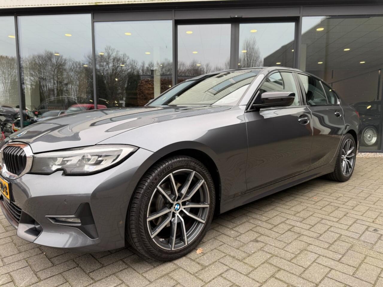 BMW 3-SERIE 320i Sportline,Leer,LED,Stoelverw,Carplay,Dealer OH
