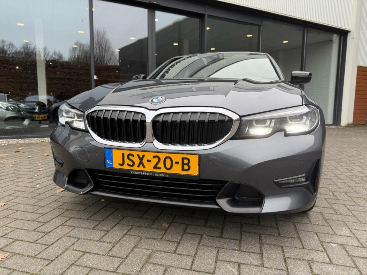 BMW 3-SERIE 320i Sportline,Leer,LED,Stoelverw,Carplay,Dealer OH