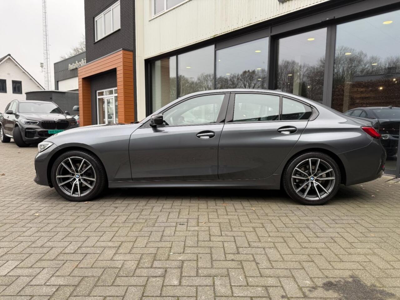 BMW 3-SERIE 320i Sportline,Leer,LED,Stoelverw,Carplay,Dealer OH