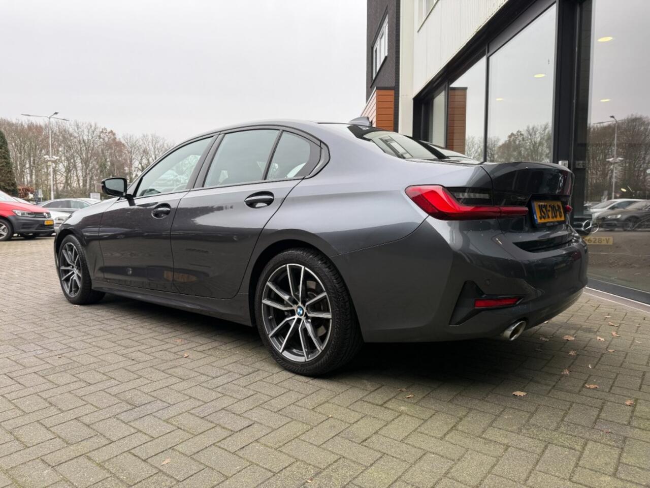 BMW 3-SERIE 320i Sportline,Leer,LED,Stoelverw,Carplay,Dealer OH
