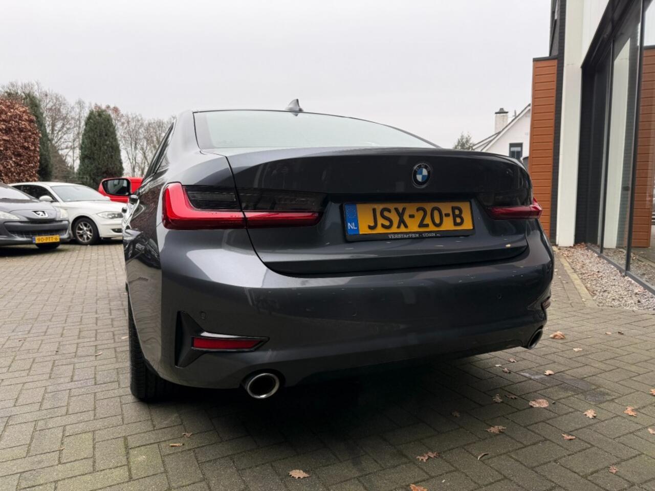 BMW 3-SERIE 320i Sportline,Leer,LED,Stoelverw,Carplay,Dealer OH