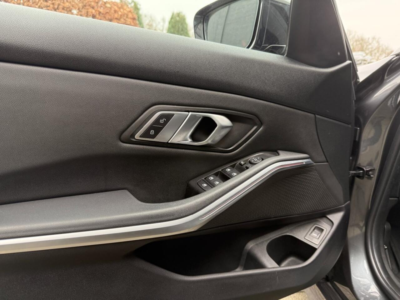 BMW 3-SERIE 320i Sportline,Leer,LED,Stoelverw,Carplay,Dealer OH