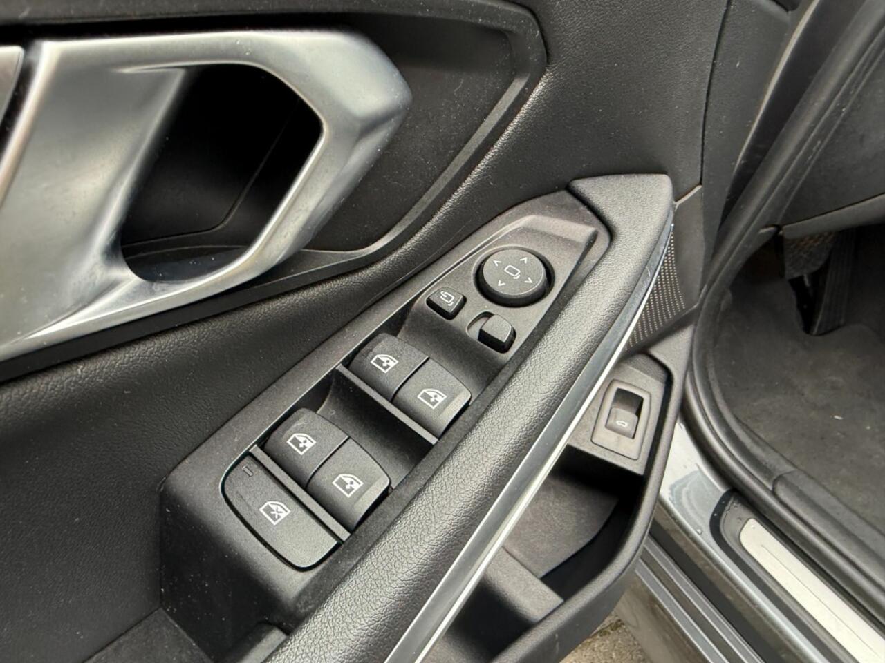 BMW 3-SERIE 320i Sportline,Leer,LED,Stoelverw,Carplay,Dealer OH