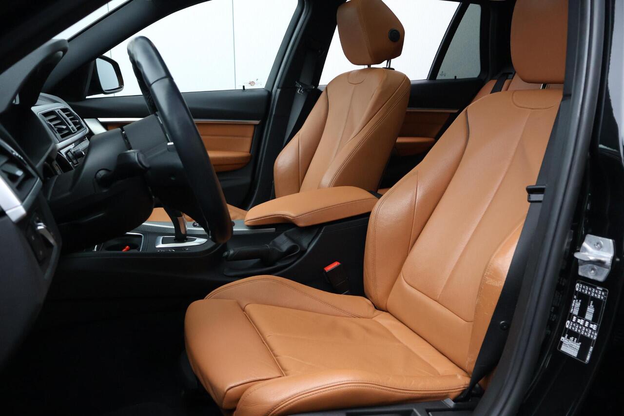 BMW 3-SERIE Touring 318i M Sport / Panorama / Trekhaak / Camera