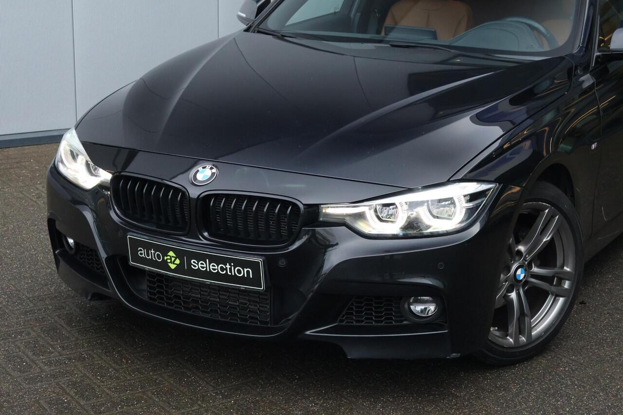 BMW 3-SERIE Touring 318i M Sport / Panorama / Trekhaak / Camera