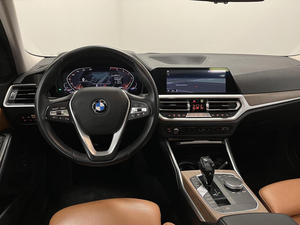 BMW 3-SERIE Touring 330i Executive Edition | Panoramadak | Trekhaak | Leder | Stoelverwarming |