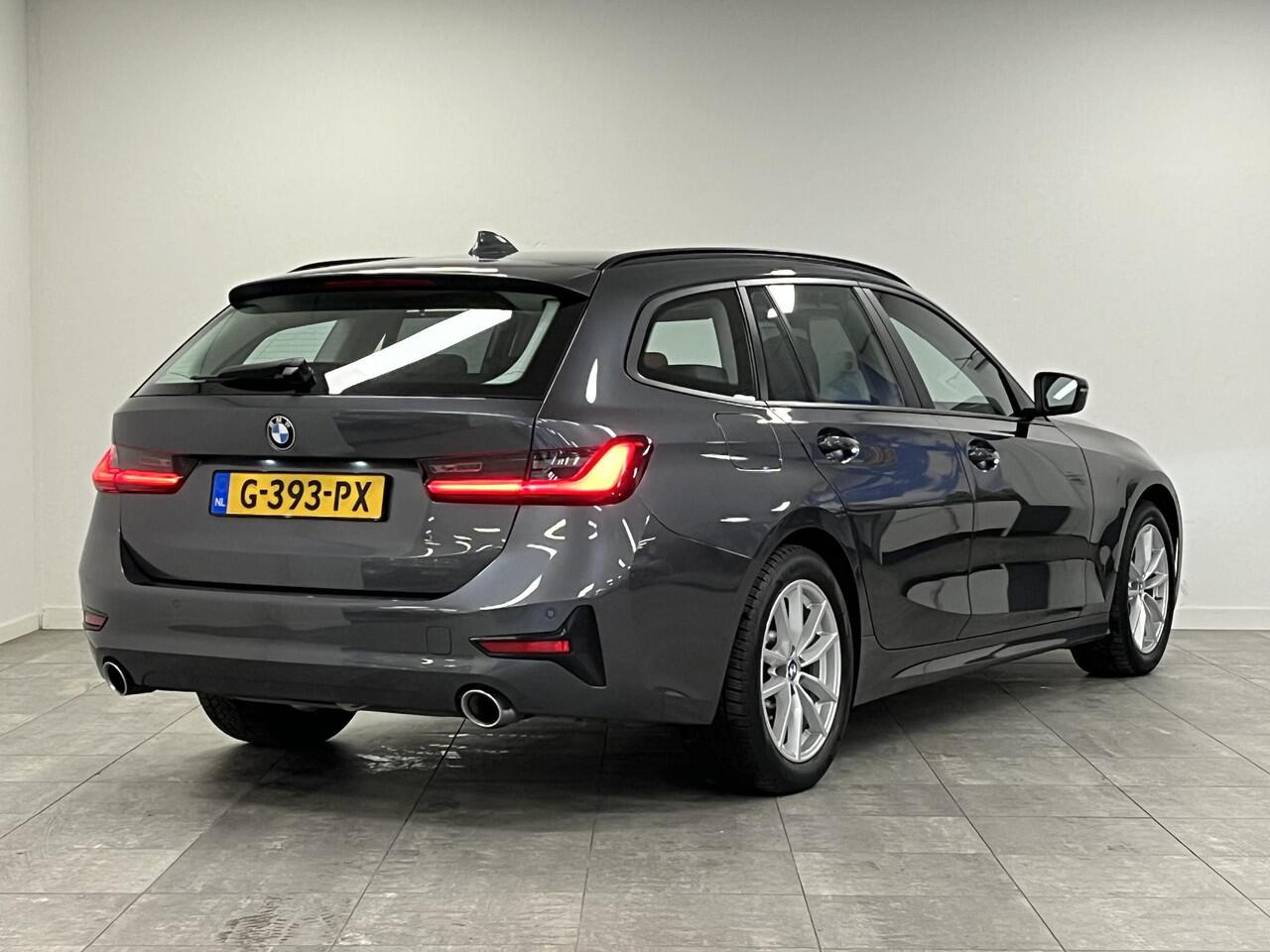 BMW 3-SERIE Touring 330i Executive Edition | Panoramadak | Trekhaak | Leder | Stoelverwarming |