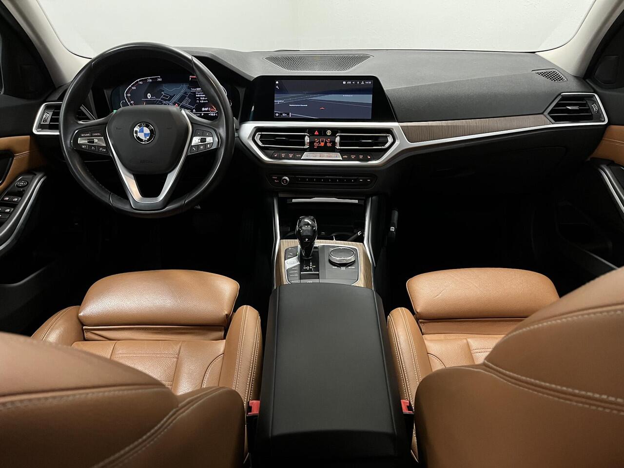 BMW 3-SERIE Touring 330i Executive Edition | Panoramadak | Trekhaak | Leder | Stoelverwarming |