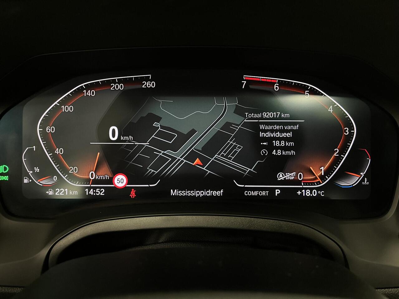 BMW 3-SERIE Touring 330i Executive Edition | Panoramadak | Trekhaak | Leder | Stoelverwarming |