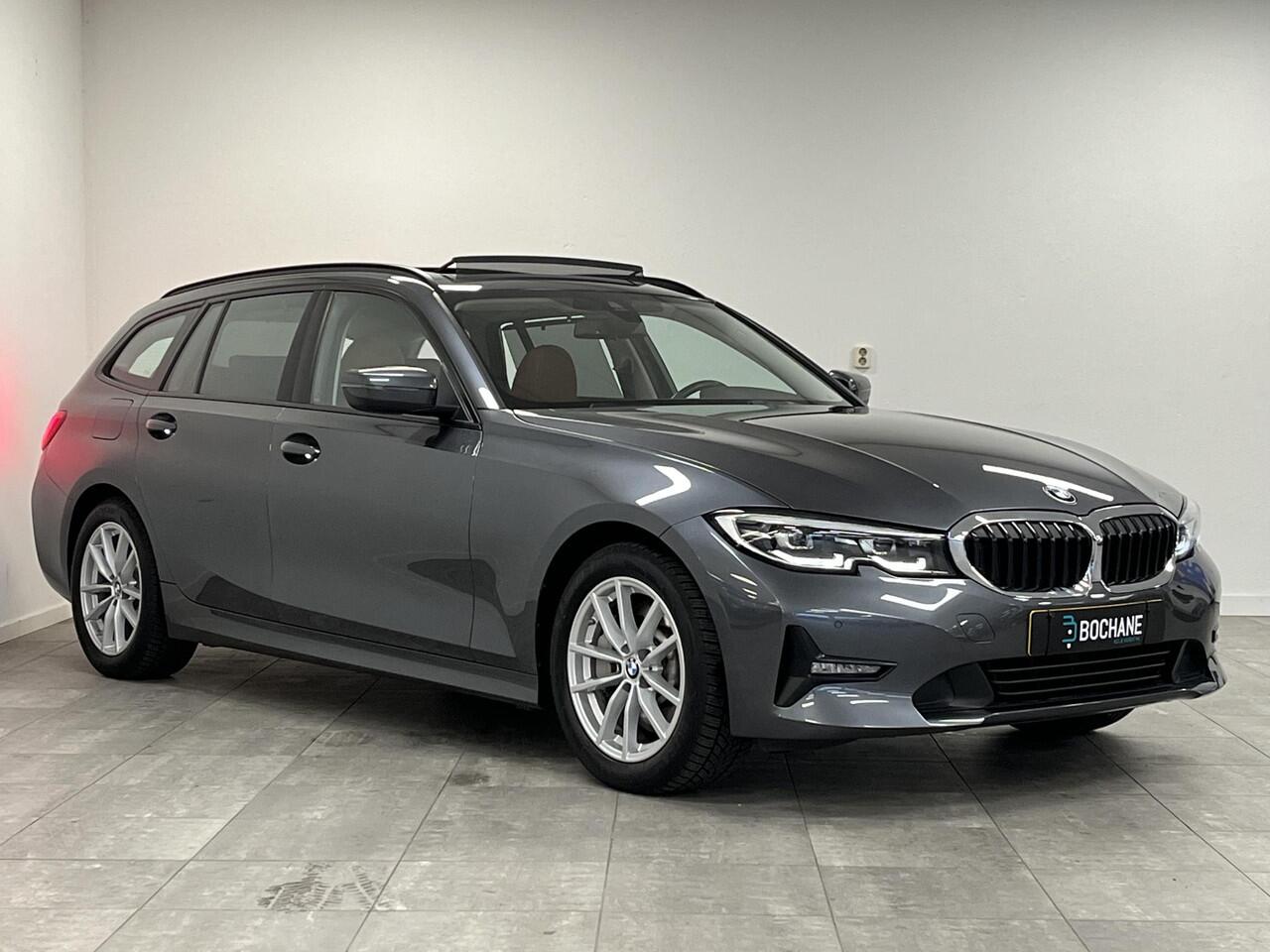BMW 3-SERIE Touring 330i Executive Edition | Panoramadak | Trekhaak | Leder | Stoelverwarming |