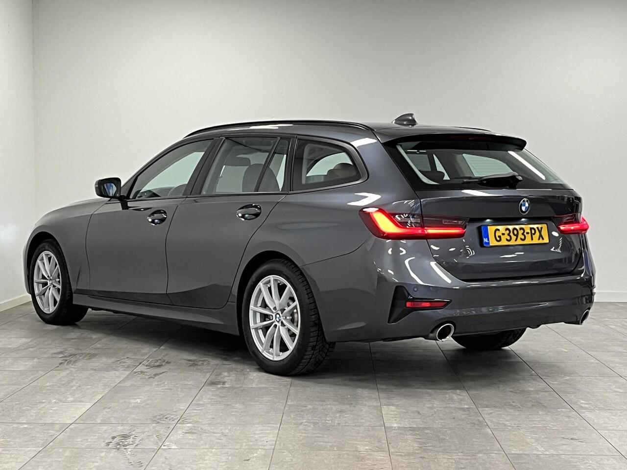 BMW 3-SERIE Touring 330i Executive Edition | Panoramadak | Trekhaak | Leder | Stoelverwarming |