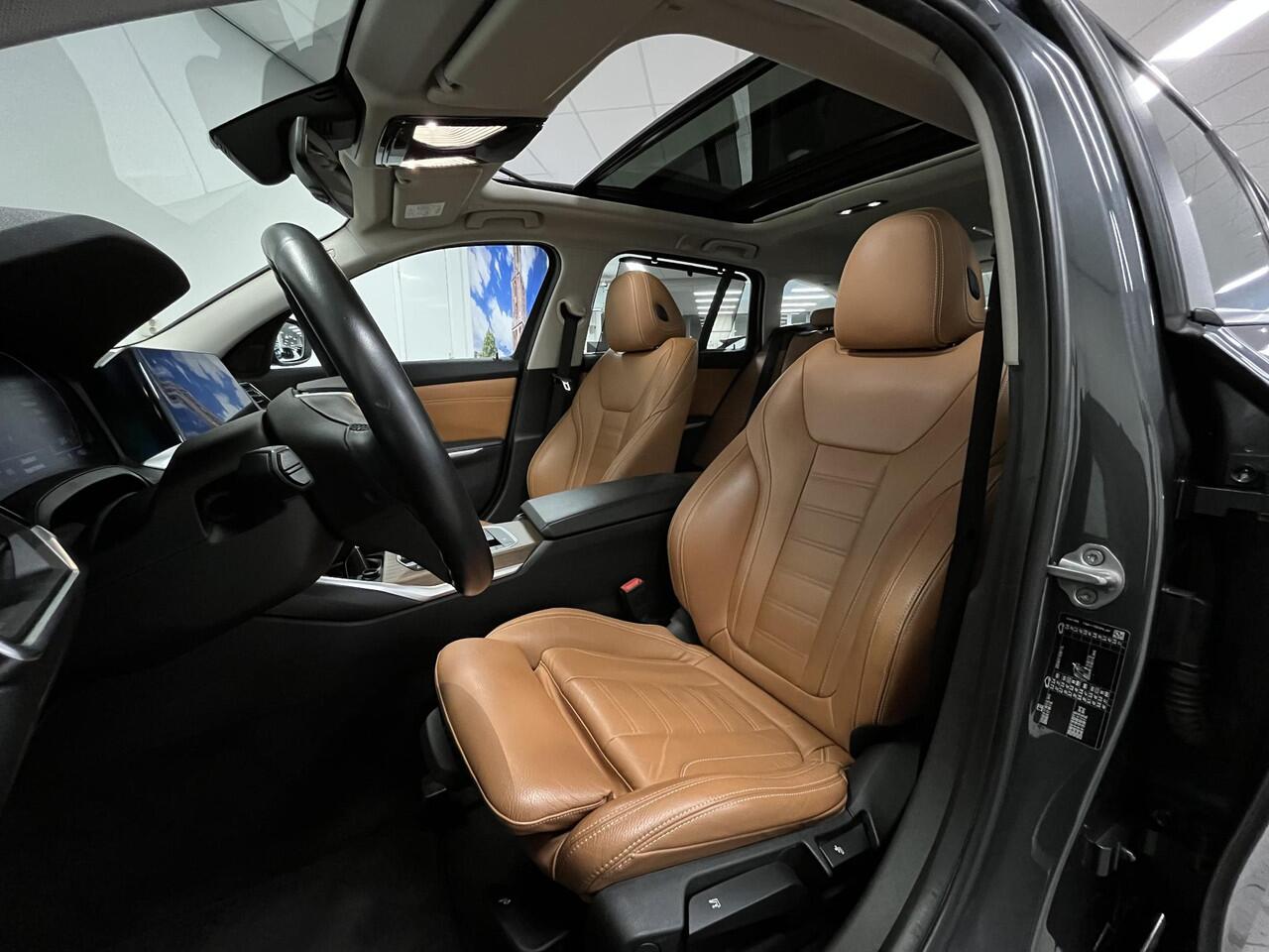 BMW 3-SERIE Touring 330i Executive Edition | Panoramadak | Trekhaak | Leder | Stoelverwarming |