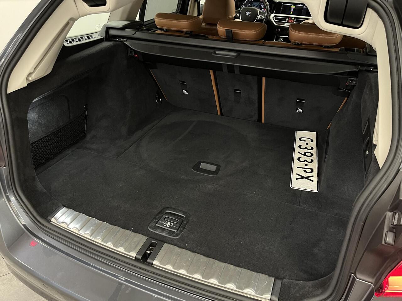 BMW 3-SERIE Touring 330i Executive Edition | Panoramadak | Trekhaak | Leder | Stoelverwarming |