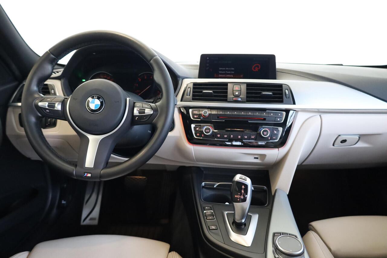 BMW 3-SERIE Sedan 318i Executive | M Sport | 19 inch | M Sportremsysteem | Achteruitrijcamera | Getint glas | Navi Pro | Head-Up |