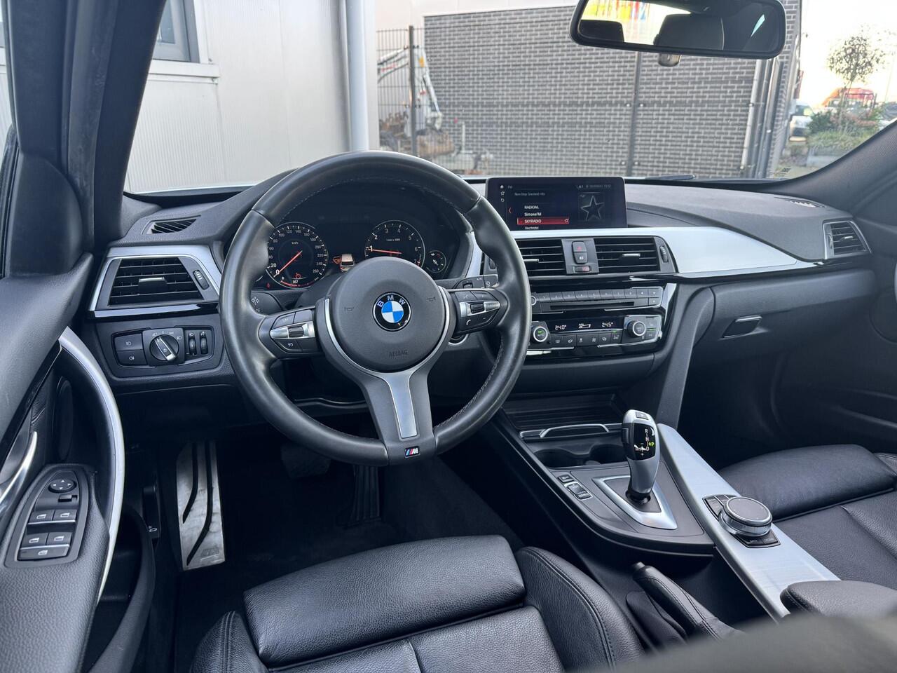BMW 3-SERIE Touring 318i M Sport | Leder | Automaat | CarPlay | Full Led | 18 inch