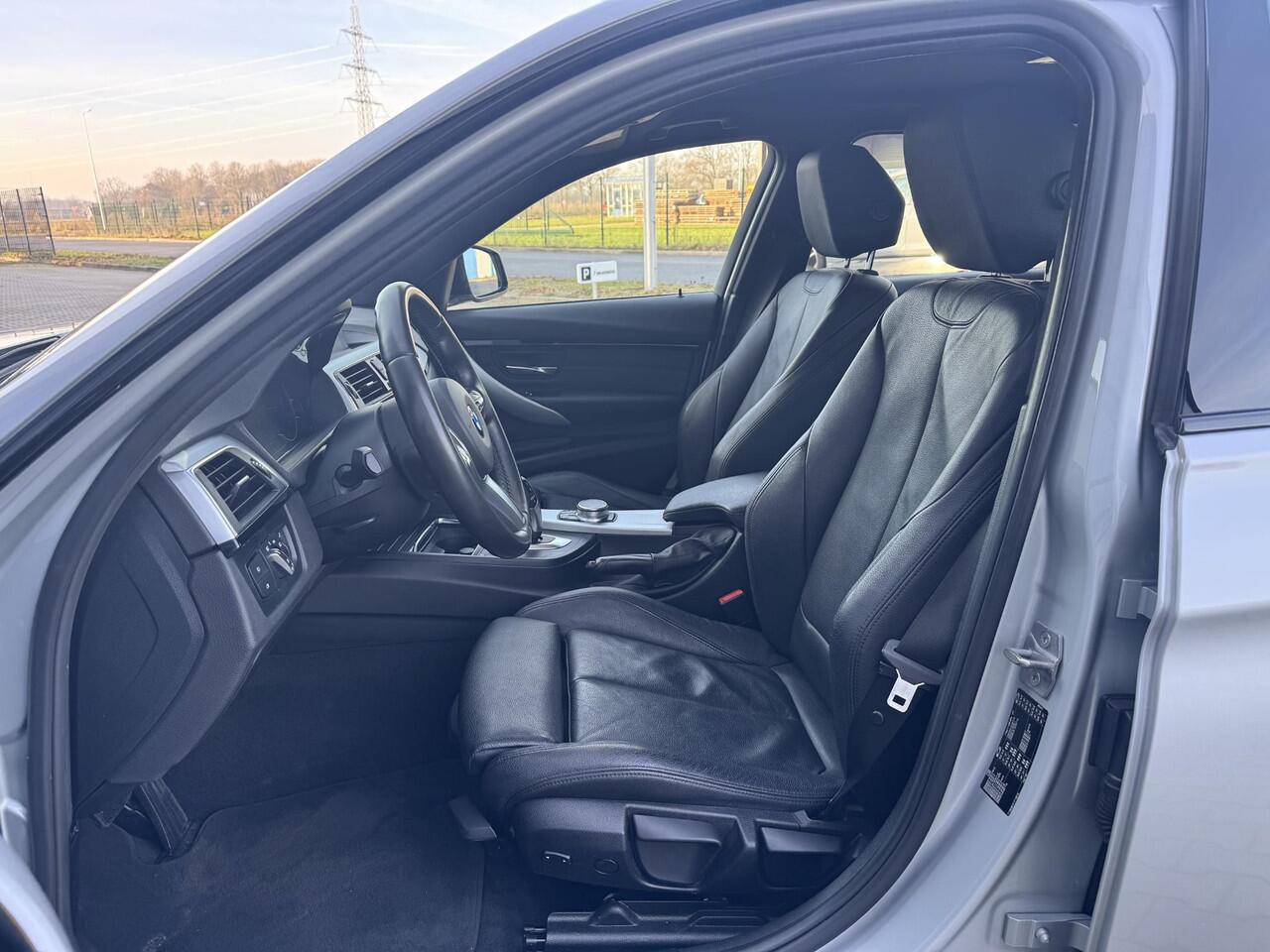 BMW 3-SERIE Touring 318i M Sport | Leder | Automaat | CarPlay | Full Led | 18 inch