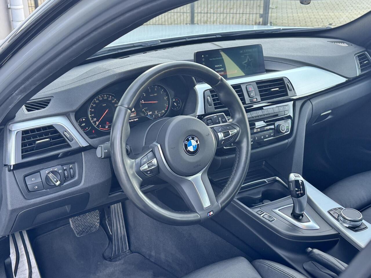 BMW 3-SERIE Touring 318i M Sport | Leder | Automaat | CarPlay | Full Led | 18 inch