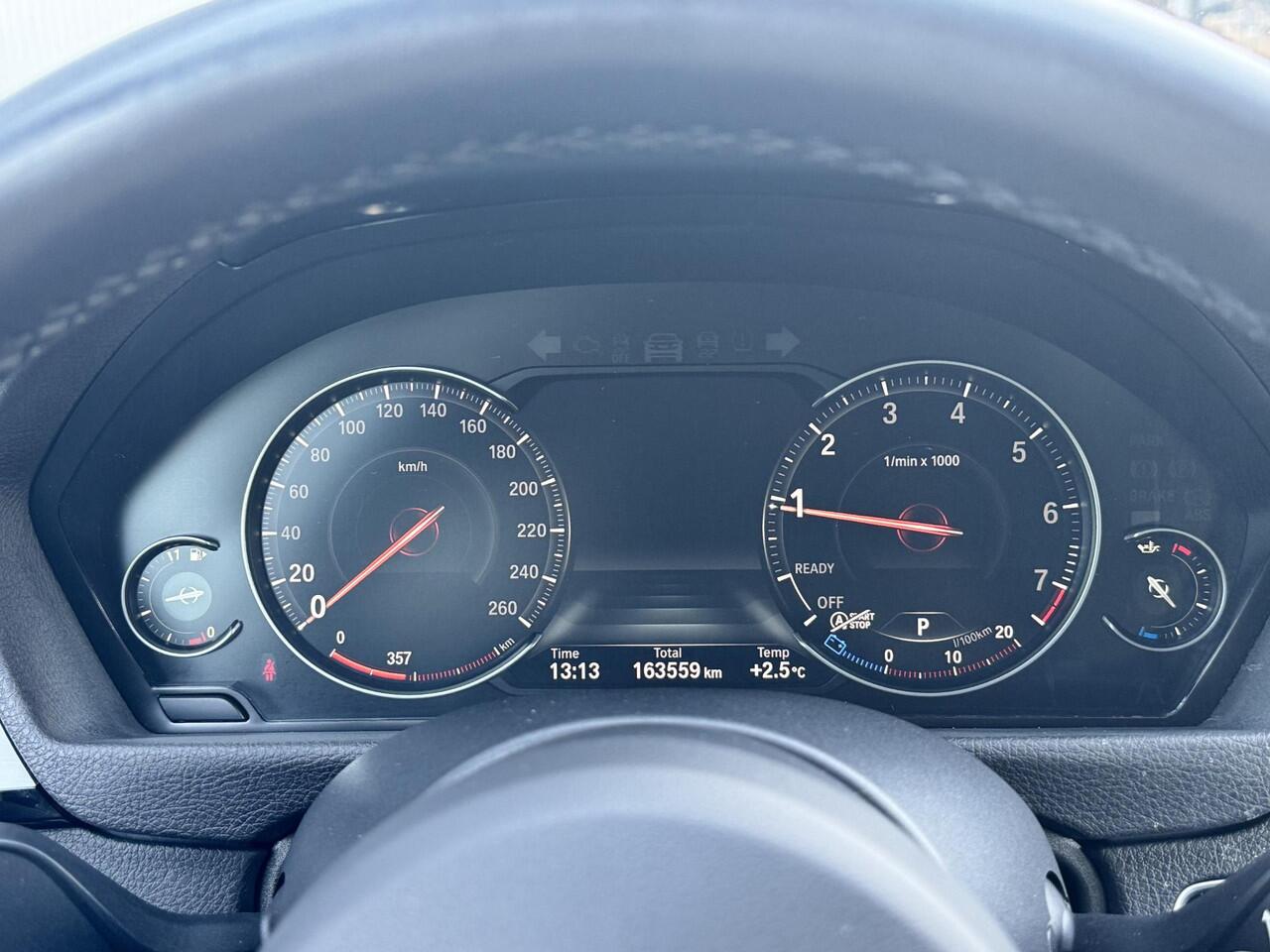 BMW 3-SERIE Touring 318i M Sport | Leder | Automaat | CarPlay | Full Led | 18 inch