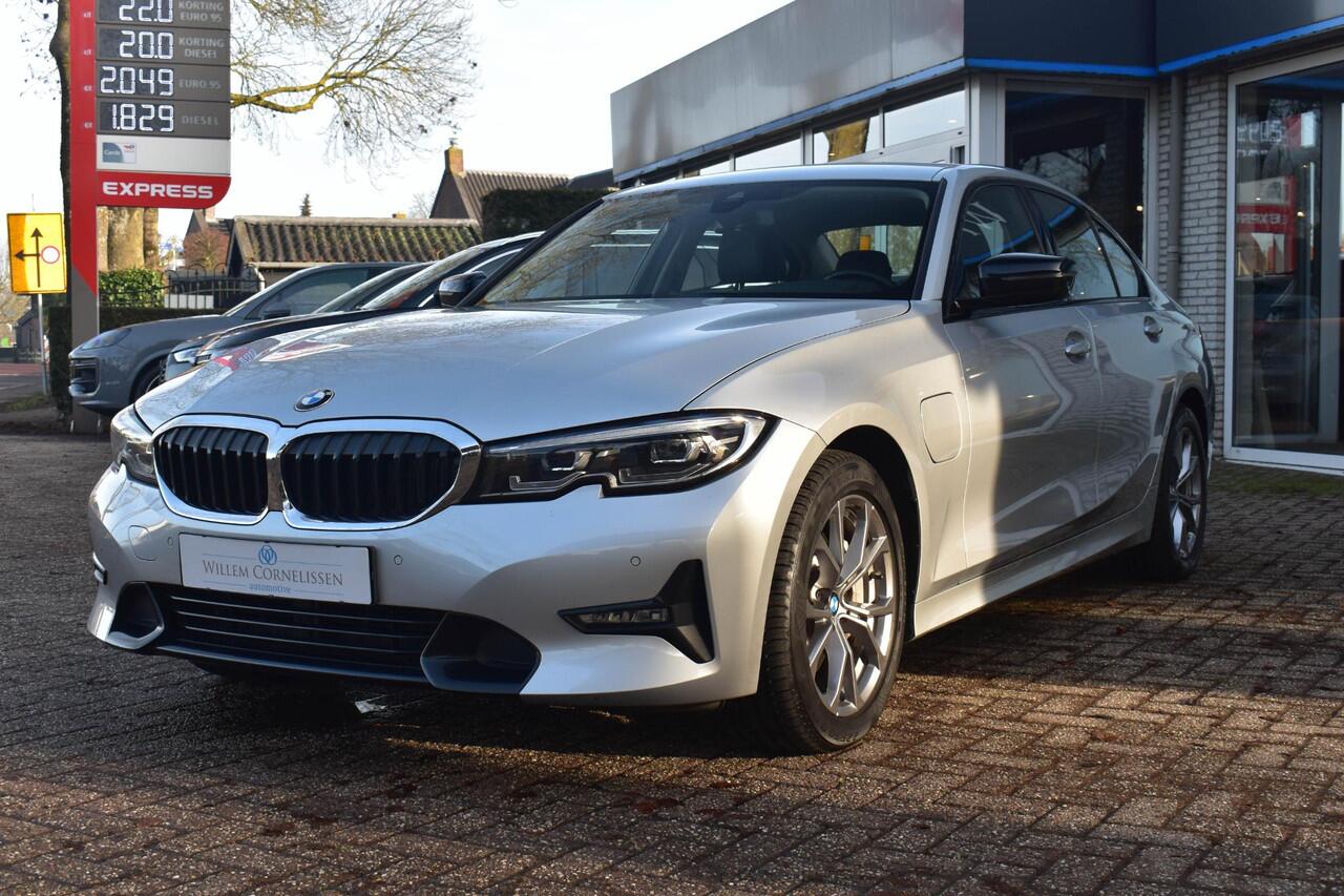 BMW 3-SERIE 330e High Executive Aut. Leder Navi Carplay Stoelverwarming HiFi