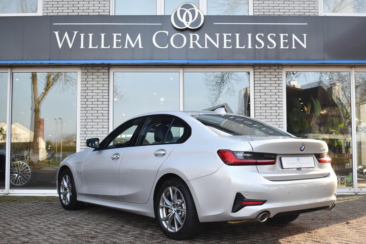 BMW 3-SERIE 330e High Executive Aut. Leder Navi Carplay Stoelverwarming HiFi