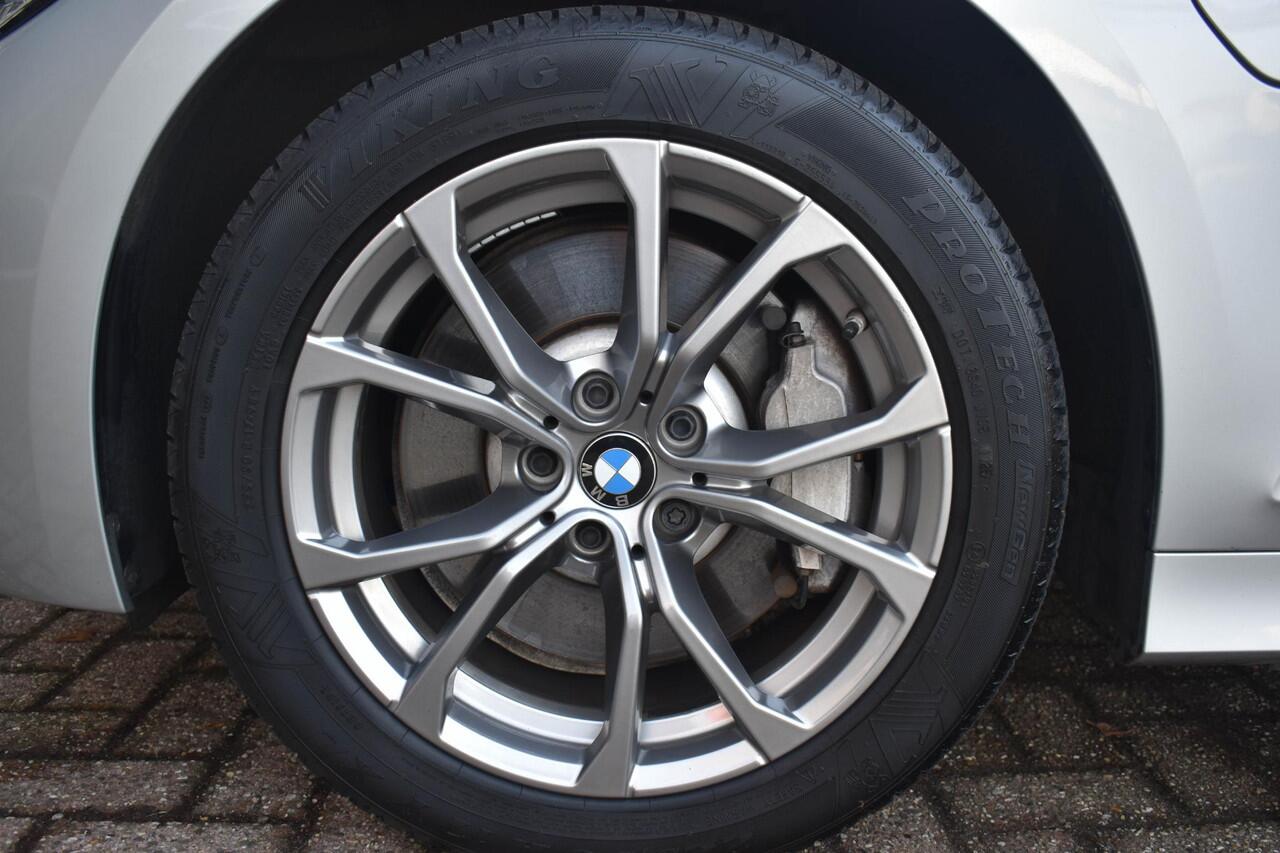 BMW 3-SERIE 330e High Executive Aut. Leder Navi Carplay Stoelverwarming HiFi