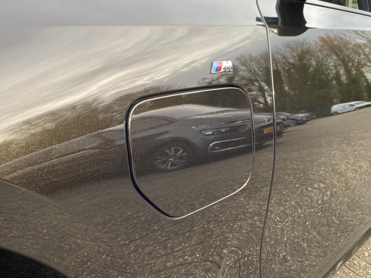 BMW 3-SERIE 330e M Sport High Executive / Automaat / NL-Auto / 55.000 Km / Dealer-Onderhouden / Vol-Leder / Schuif-Kanteldak / Head-Up Display / Digitaal Dashboard / LED / DAB / Apple-Carplay&Android-Auto / Navi / Rondom Camera's / Stuur+Stoelverwarming / Flippers / 
