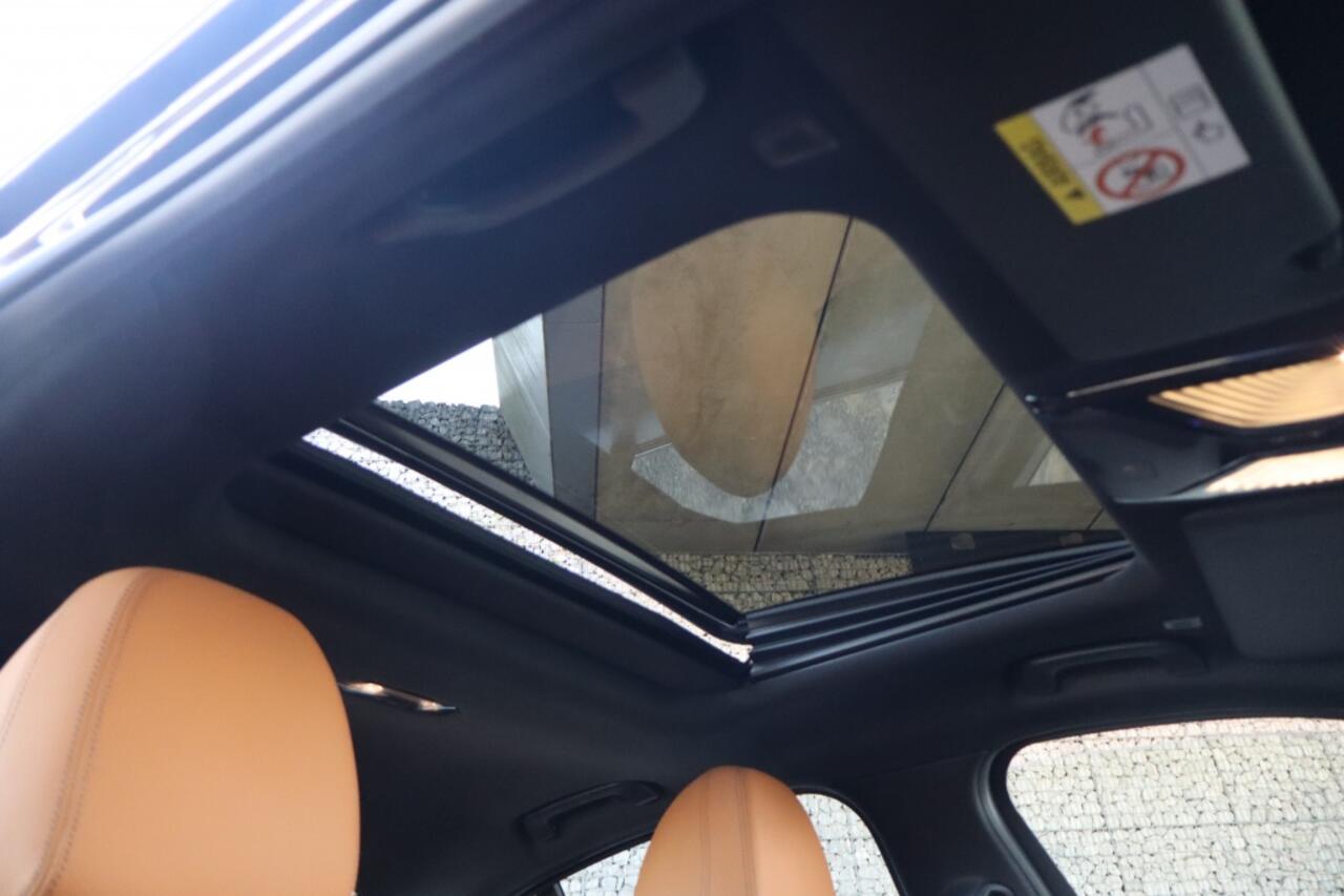 BMW 3-SERIE 318i High Exe Individual | Geen import | Trekhaak | Schuifdak |