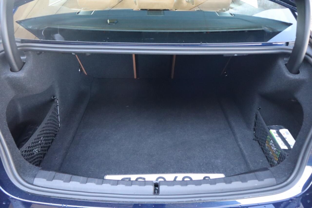 BMW 3-SERIE 318i High Exe Individual | Geen import | Trekhaak | Schuifdak |