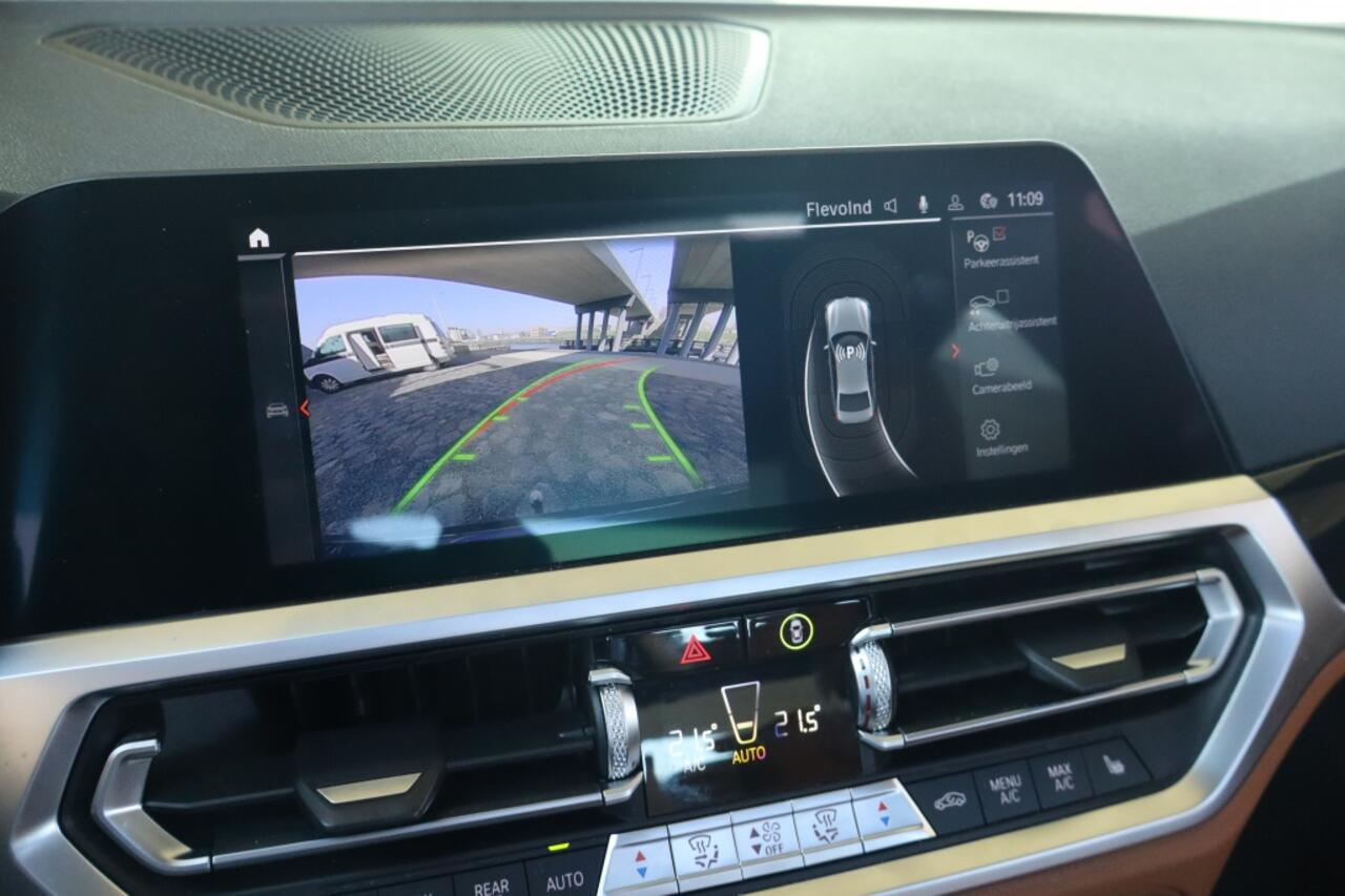 BMW 3-SERIE 318i High Exe Individual | Geen import | Trekhaak | Schuifdak |