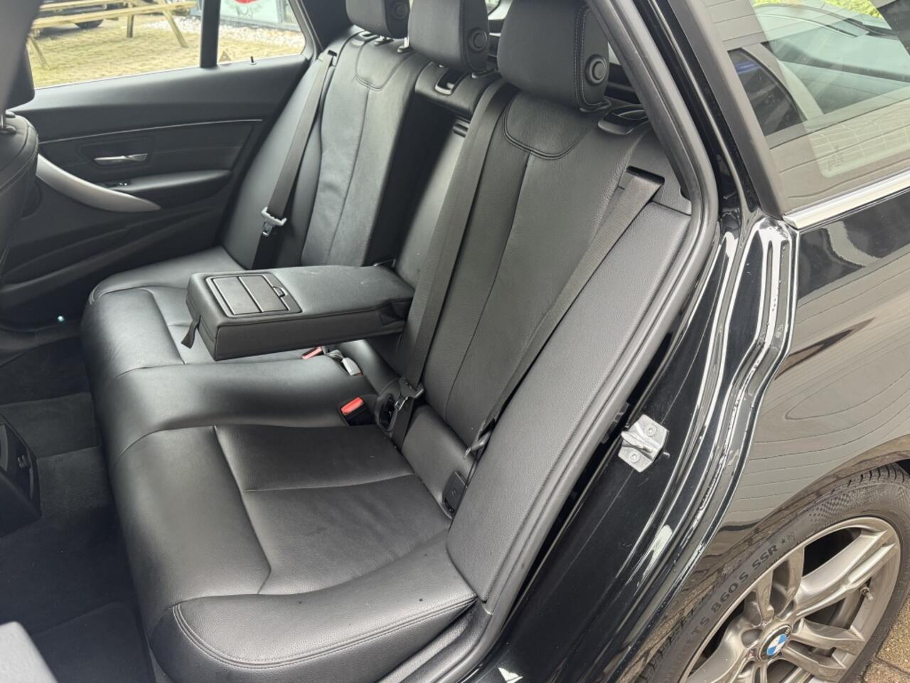 BMW 3-SERIE 318i M-sport Leer/stoelvw/trekhaak